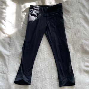Lululemon Black Capri Leggings with pockets size 2